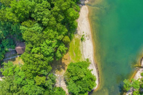 Chimney Cove Cabin - Serene Lakefront Getaway on Beaver Lake